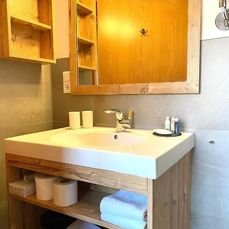 Ferienwohnung Mit Panoramablick Am Tegernsee - Direkt Am Berg Und See * באד ווייסי